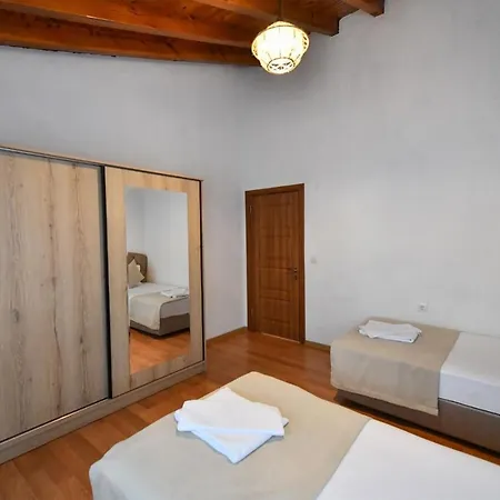 Yaba 2 Villa Βίλα Φετιγιέ