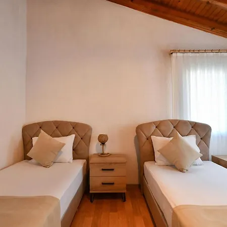 Yaba 2 Villa Βίλα