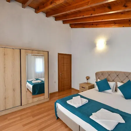 Yaba 2 Villa * Φετιγιέ