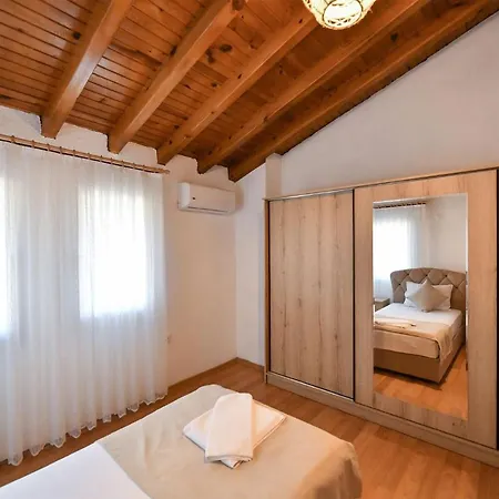 Yaba 2 Villa Βίλα Φετιγιέ