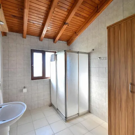 Yaba 2 Villa Βίλα