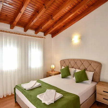 Yaba 2 Villa Βίλα Φετιγιέ